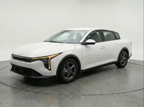 Snow White Pearl 2025 Kia K4 LXS