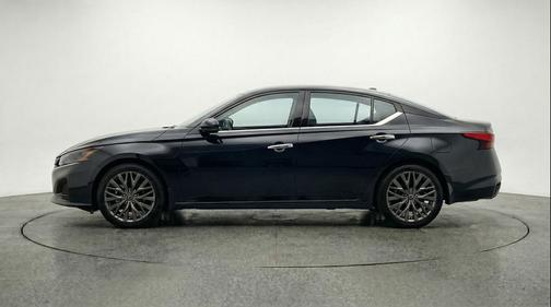 Super Black 2025 Nissan Altima SV FWD