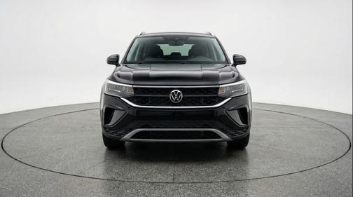 Deep Black Pearl 2025 Volkswagen Taos 1.5T SE