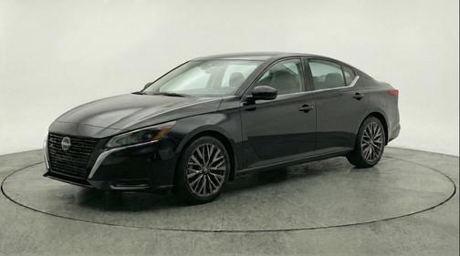 Super Black 2025 Nissan Altima SV FWD