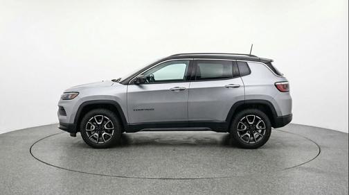 Silver Zynith Metallic Clearcoat 2025 Jeep Compass Trailhawk