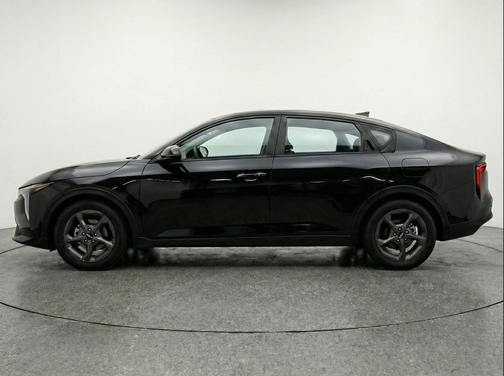 Aurora Black Pearl 2025 Kia K4 LXS