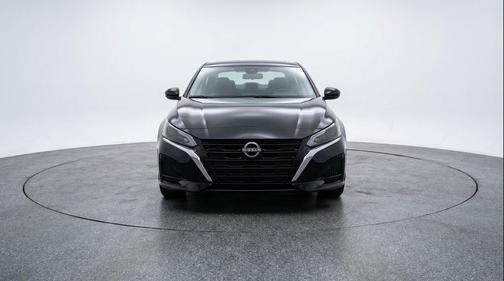 Super Black 2025 Nissan Altima SV FWD
