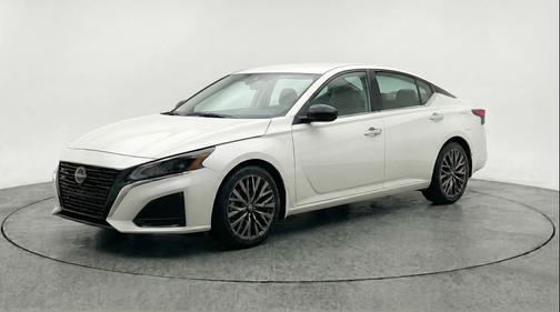 Glacier White 2025 Nissan Altima SV FWD