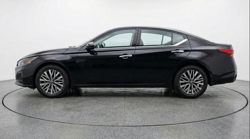 Super Black 2025 Nissan Altima SV FWD