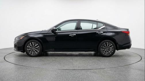Super Black 2025 Nissan Altima SV FWD