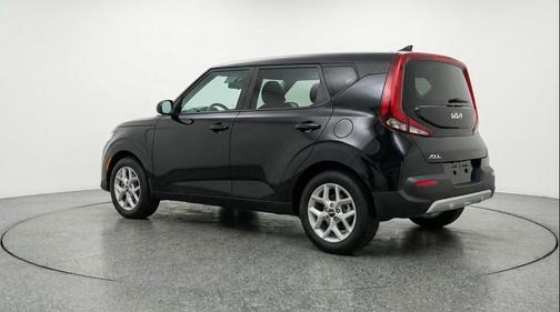 Fusion Black 2025 Kia Soul LX