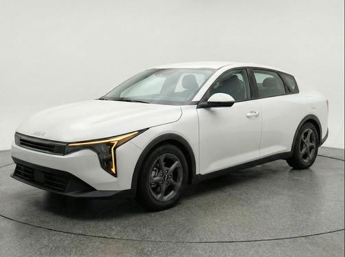 Snow White Pearl 2025 Kia K4 LXS