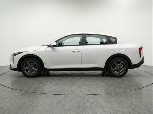 Snow White Pearl 2025 Kia K4 LXS