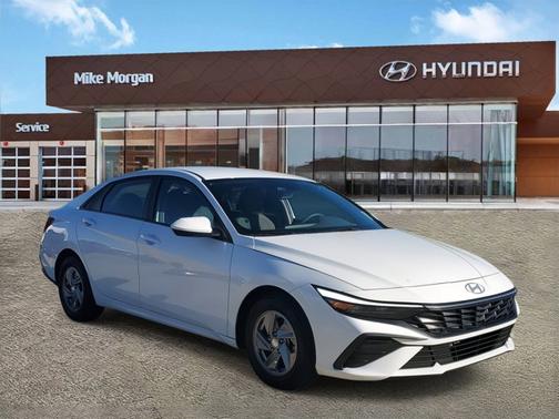 2024 Hyundai ELANTRA SE