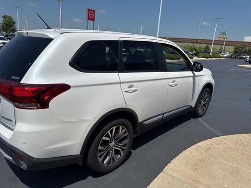 2016 Mitsubishi Outlander ES
