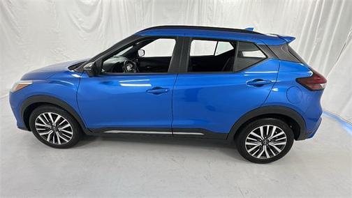 2022 Nissan Kicks SR