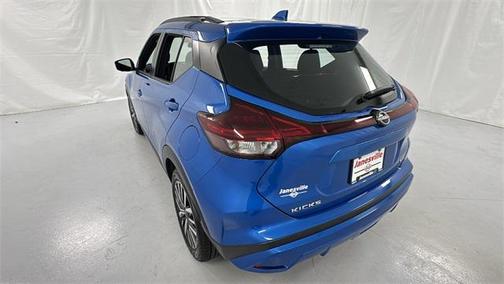2022 Nissan Kicks SR