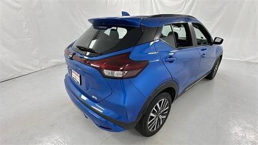 2022 Nissan Kicks SR