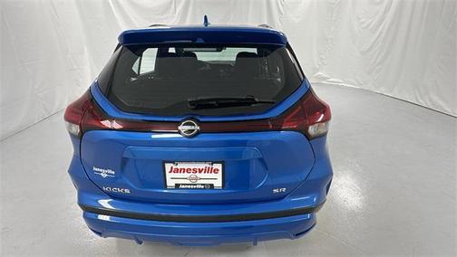 2022 Nissan Kicks SR