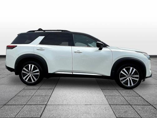 Pearl White Tricoat/Super Black 2023 Nissan Pathfinder Platinum 4WD