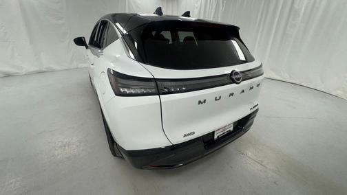 Everest White Pearl Tricoat/Super Black 2026 Nissan Murano Platinum