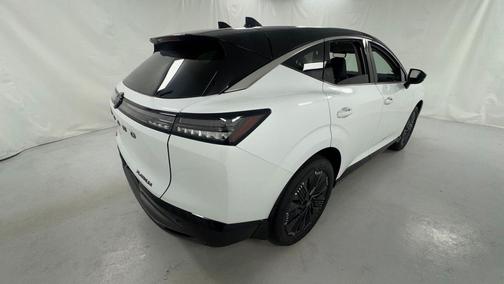 Everest White Pearl Tricoat/Super Black 2026 Nissan Murano Platinum