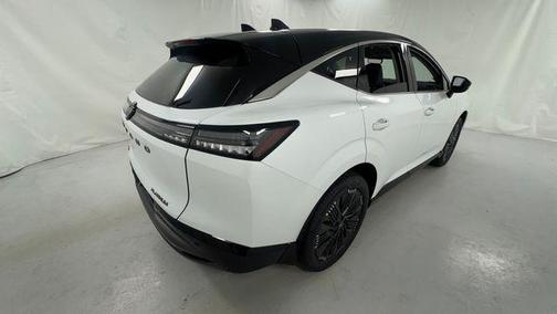 Everest White Pearl Tricoat/Super Black 2026 Nissan Murano Platinum