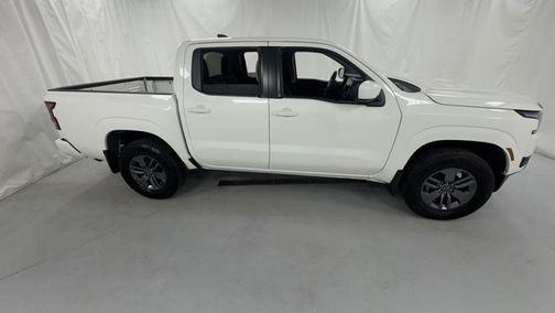 Glacier White 2025 Nissan Frontier SV