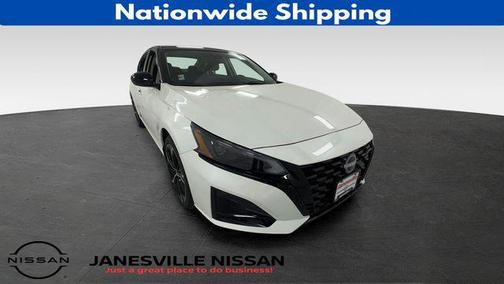 Pearl White Tricoat/Super Black 2026 Nissan Altima SR AWD