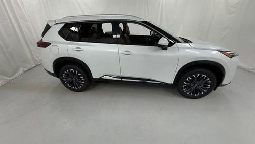 Everest White Pearl Tricoat 2026 Nissan Rogue Platinum