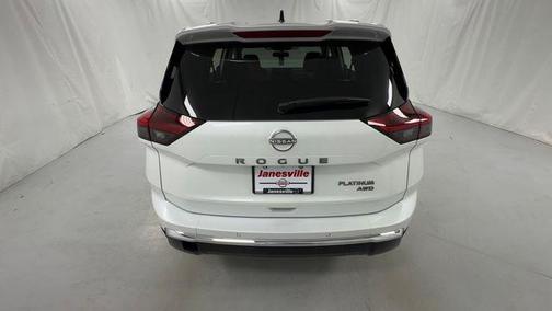Everest White Pearl Tricoat 2026 Nissan Rogue Platinum