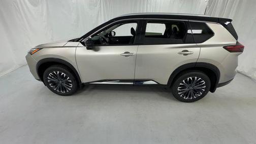 Champagne Silver Metallic/Super Black 2026 Nissan Rogue Platinum