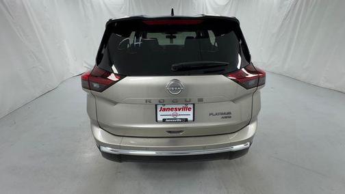 Champagne Silver Metallic/Super Black 2026 Nissan Rogue Platinum