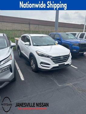 Winter White 2016 Hyundai TUCSON SE