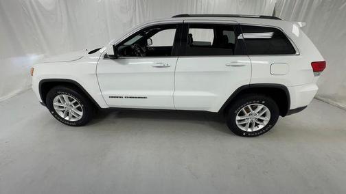 Bright White Clearcoat 2018 Jeep Grand Cherokee Laredo E