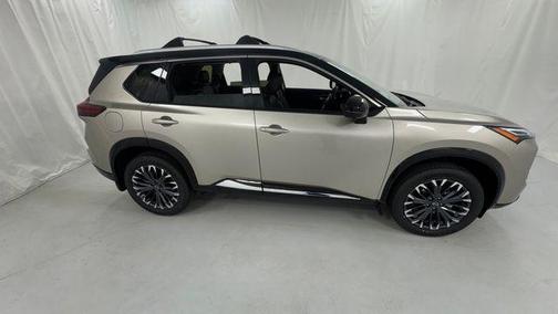 Champagne Silver Metallic/Super Black 2026 Nissan Rogue Platinum