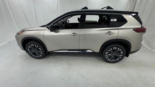 Champagne Silver Metallic/Super Black 2026 Nissan Rogue Platinum