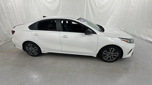 Snow White Pearl 2024 Kia Forte GT-Line