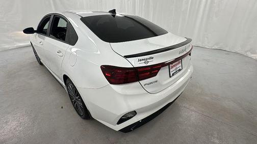 Snow White Pearl 2024 Kia Forte GT-Line