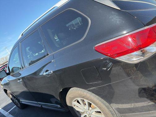 Magnetic Black Metallic 2016 Nissan Pathfinder SL