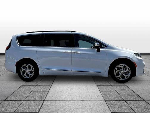 Bright White Clearcoat 2023 Chrysler Pacifica Limited