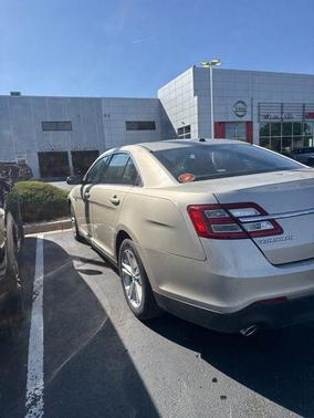 WHITE GOLD 2018 Ford Taurus SEL