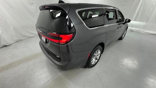 Granite Crystal Metallic Clearcoat 2023 Chrysler Pacifica Touring L