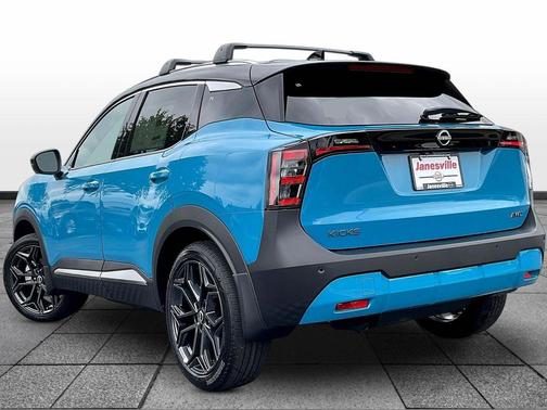 Arctic Ice Blue Metallic/Super Black 2027 Nissan Kicks SR