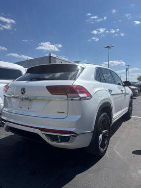 White 2022 Volkswagen Atlas Cross Sport 2.0T SEL