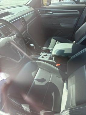White 2022 Volkswagen Atlas Cross Sport 2.0T SEL