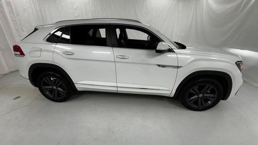 White 2022 Volkswagen Atlas Cross Sport 2.0T SEL