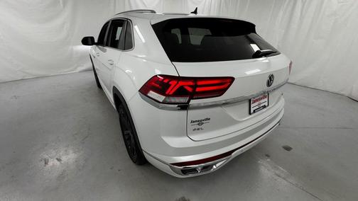 White 2022 Volkswagen Atlas Cross Sport 2.0T SEL
