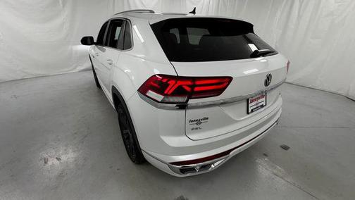 White 2022 Volkswagen Atlas Cross Sport 2.0T SEL