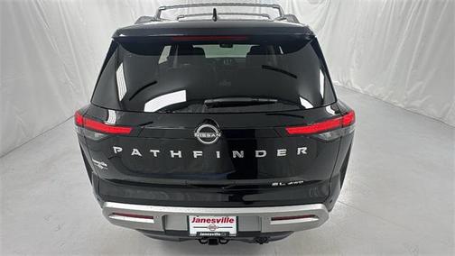 2025 Nissan Pathfinder SL 4WD