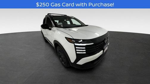 Aspen White Tricoat/Super Black 2026 Nissan Kicks SR