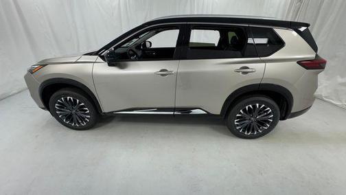 Champagne Silver Metallic/Super Black 2026 Nissan Rogue Platinum