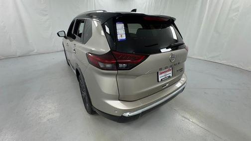 Champagne Silver Metallic/Super Black 2026 Nissan Rogue Platinum