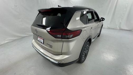 Champagne Silver Metallic/Super Black 2026 Nissan Rogue Platinum